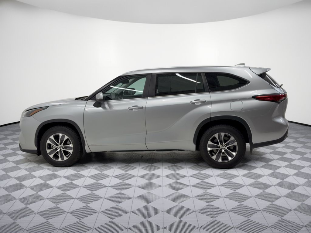 Used 2023 Toyota Highlander Hybrid XLE Hybrid XLE AWD