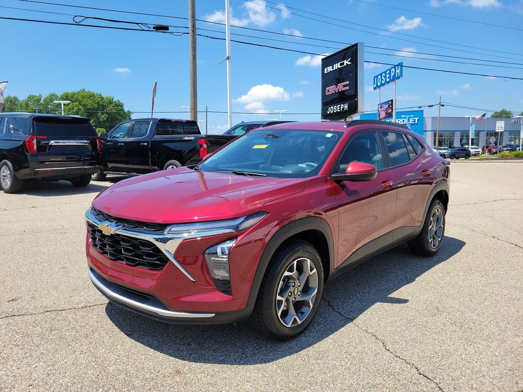 Used 2025 Chevrolet Trax LT SUV