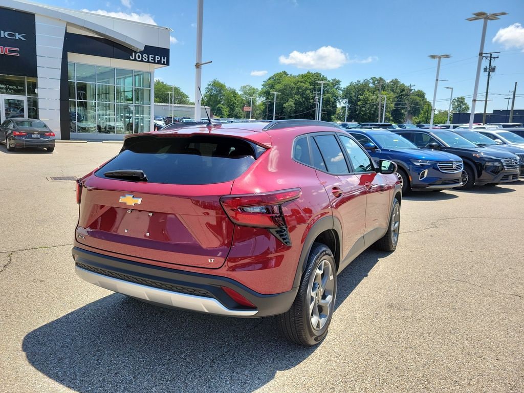 Used 2025 Chevrolet Trax LT SUV