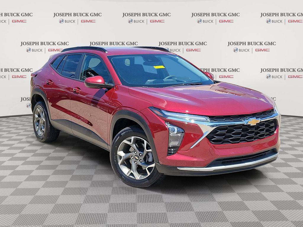 Used 2025 Chevrolet Trax LT SUV