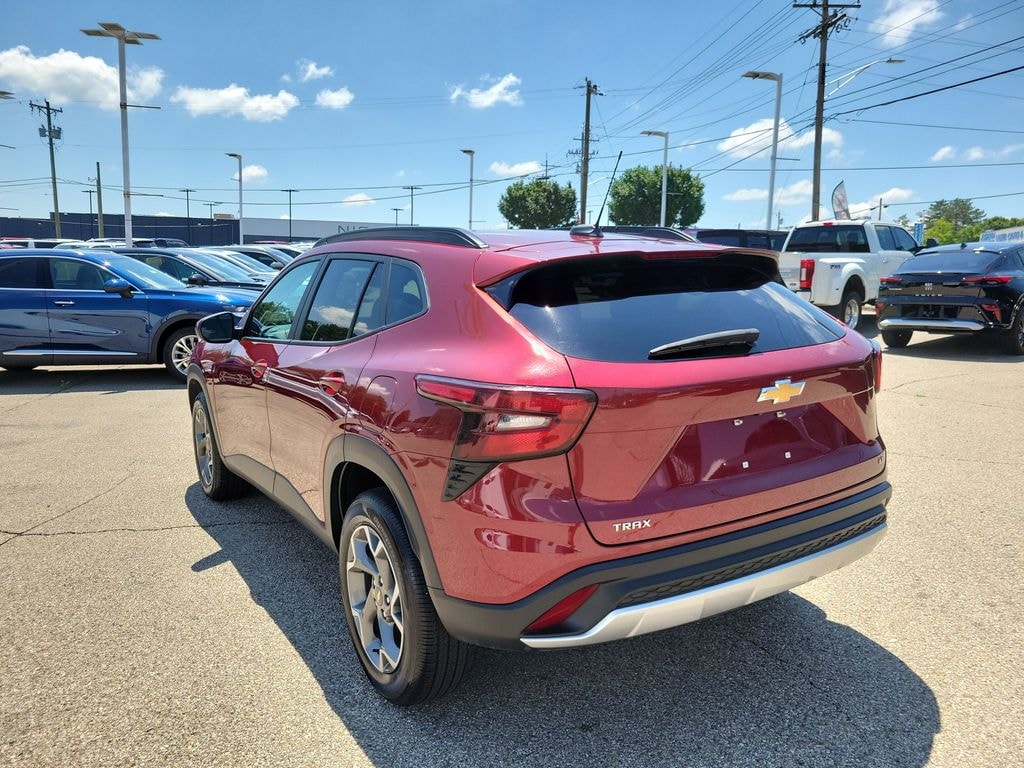 Used 2025 Chevrolet Trax LT SUV