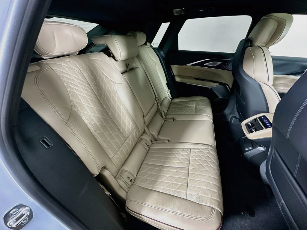 2026 Cadillac LYRIQ Signature Luxury - Photo 35