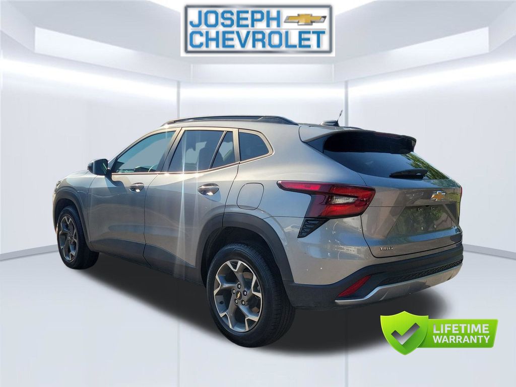 Used 2025 Chevrolet Trax LT SUV