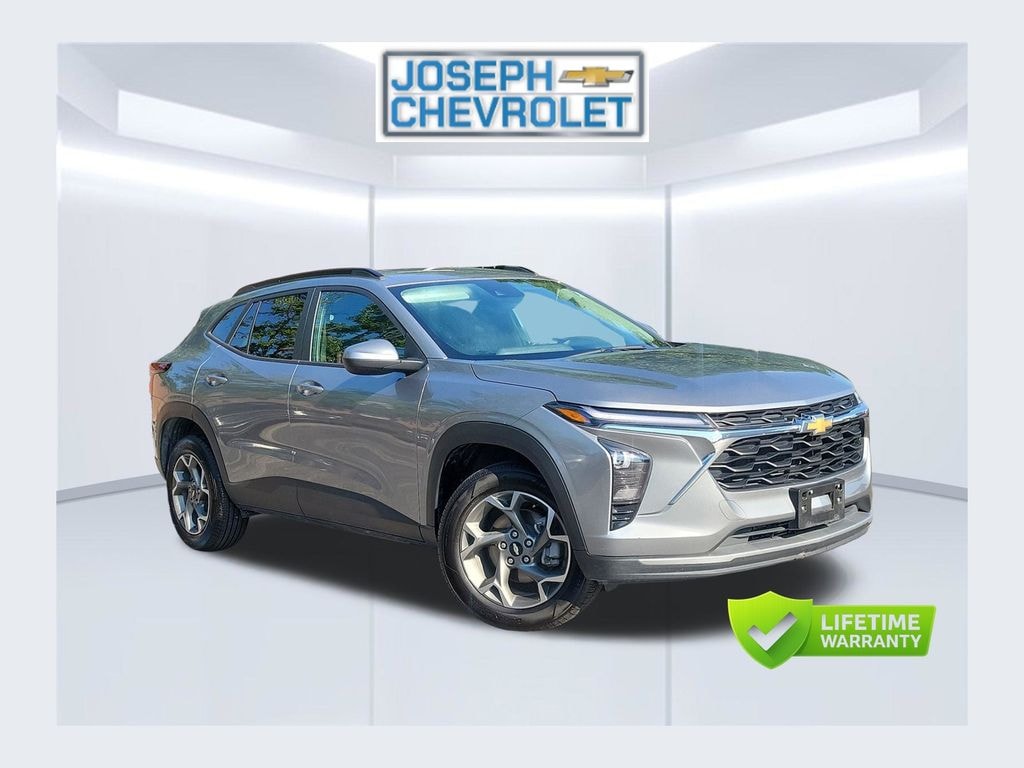 Used 2025 Chevrolet Trax LT SUV