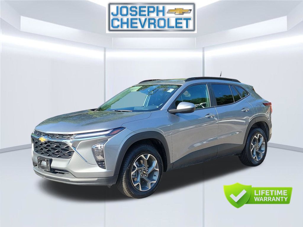 Used 2025 Chevrolet Trax LT SUV