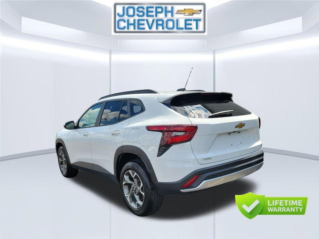 Used 2025 Chevrolet Trax LT SUV