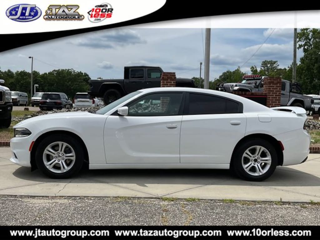 Used 2015 Dodge Charger SE Sedan