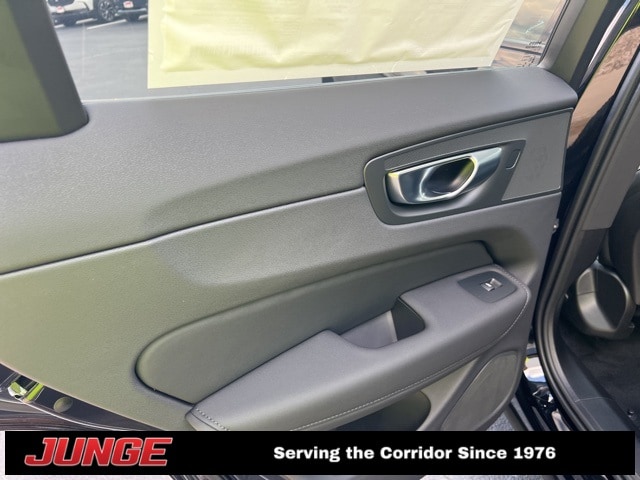 2026 Volvo XC60 Plus - Photo 11
