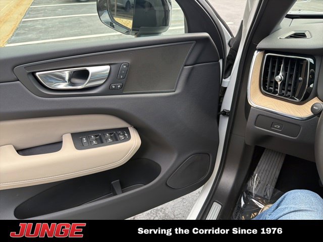 2026 Volvo XC60 Plus - Photo 8