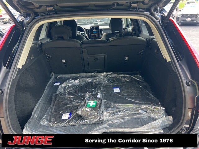 2026 Volvo XC60 Plus - Photo 14