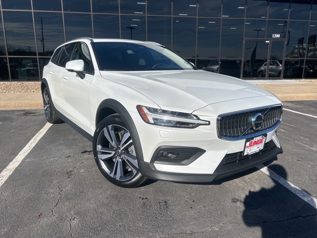 2026 Volvo V60 Cross Country Plus
