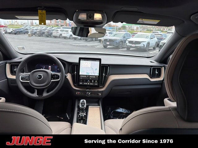 2026 Volvo XC60 Plus - Photo 13
