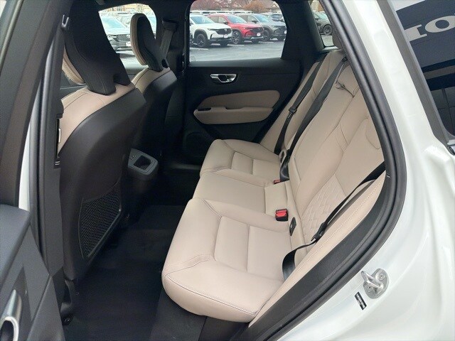 2026 Volvo XC60 Plus - Photo 11