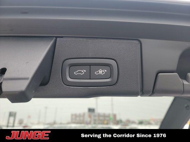 2026 Volvo XC60 Plus - Photo 12