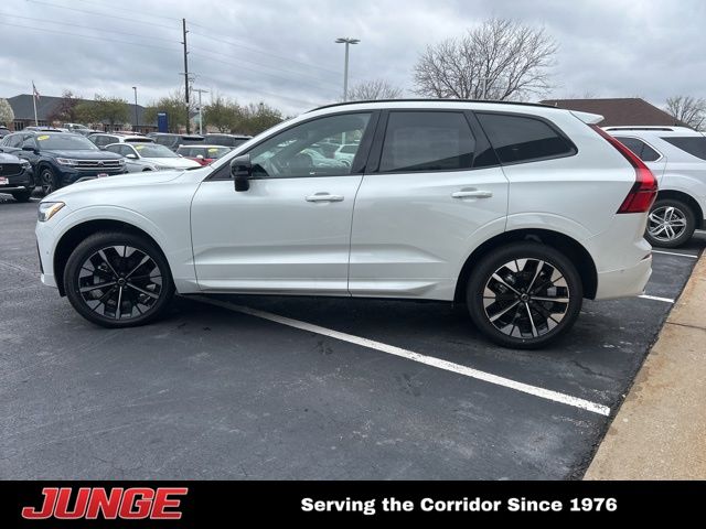 2026 Volvo XC60 Plus - Photo 16