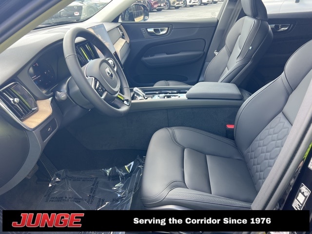 2026 Volvo XC60 Plus - Photo 9
