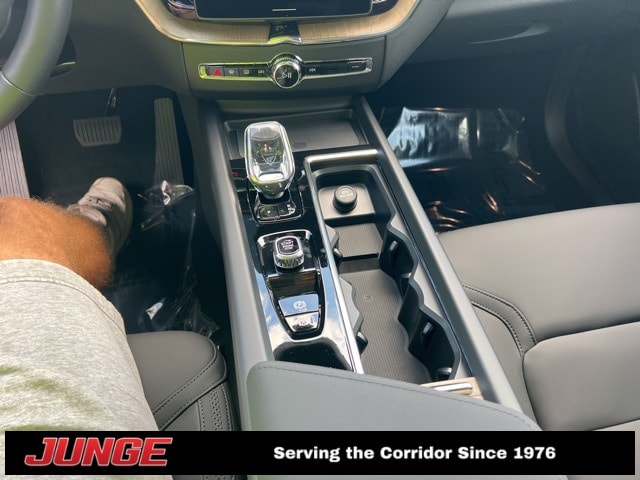 2026 Volvo XC60 Plus - Photo 7