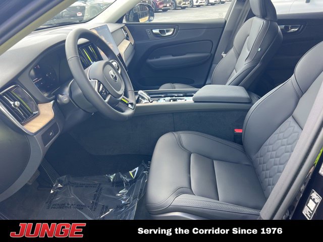 2026 Volvo XC60 Plus - Photo 9