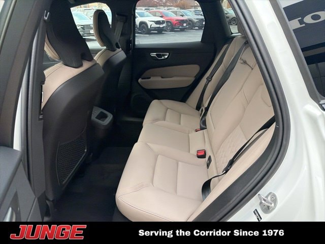 2026 Volvo XC60 Plus - Photo 11