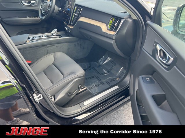 2026 Volvo XC60 Plus - Photo 17