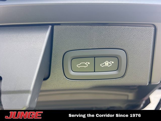 2026 Volvo XC60 Plus - Photo 15