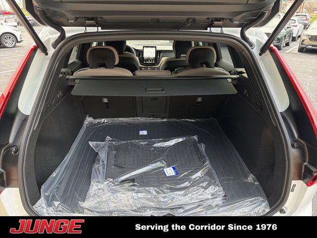 2026 Volvo XC60 Plus - Photo 15