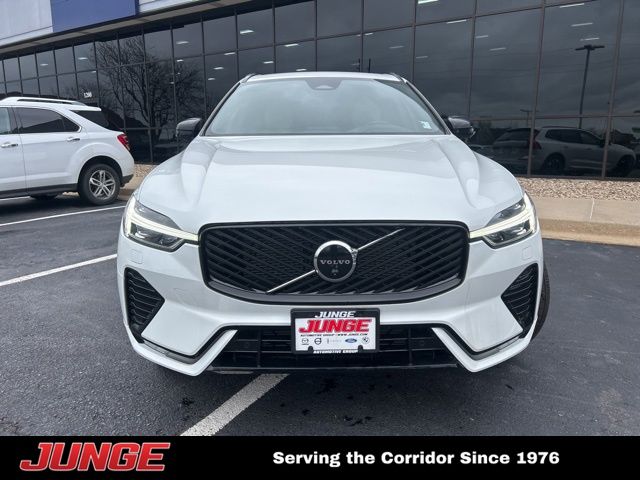 2026 Volvo XC60 Plus - Photo 2