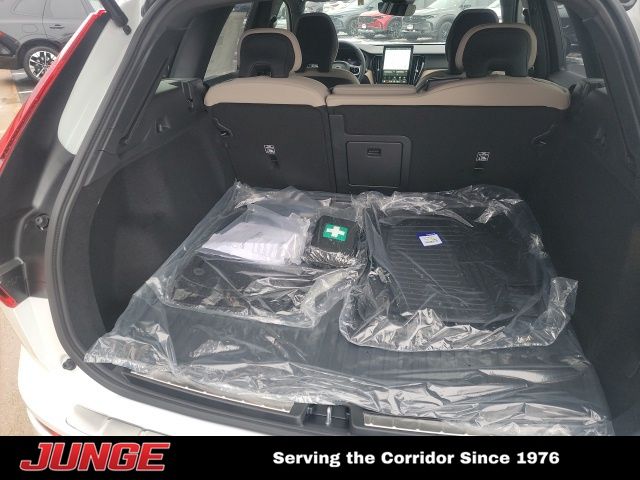 2026 Volvo XC60 Plus - Photo 13