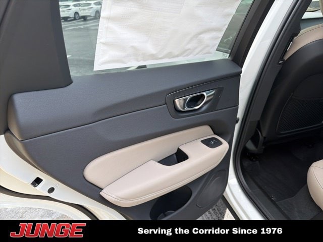 2026 Volvo XC60 Plus - Photo 10