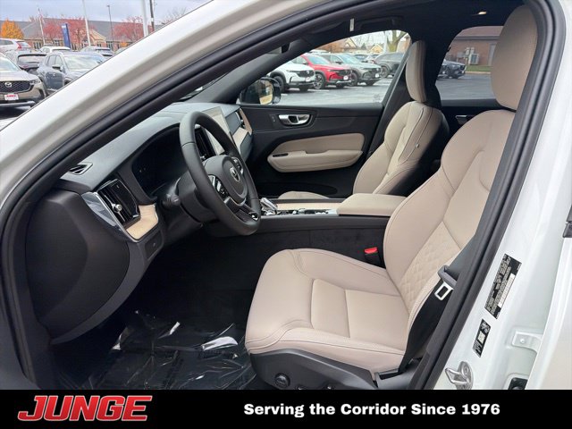 2026 Volvo XC60 Plus - Photo 9