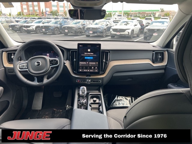 2026 Volvo XC60 Plus - Photo 13