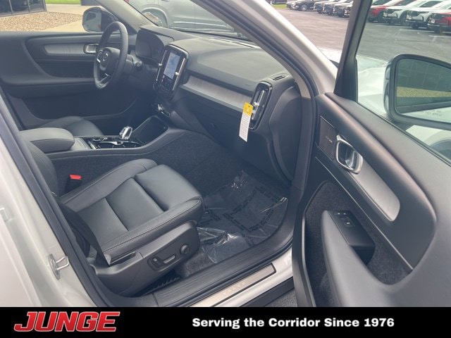 2026 Volvo XC40 Ultra - Photo 17