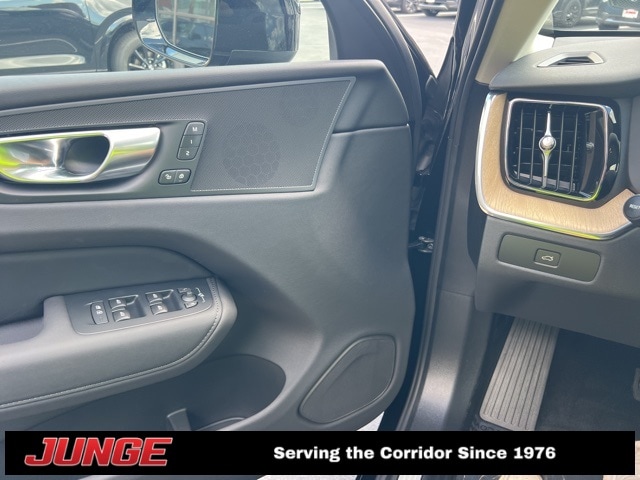 2026 Volvo XC60 Plus - Photo 8