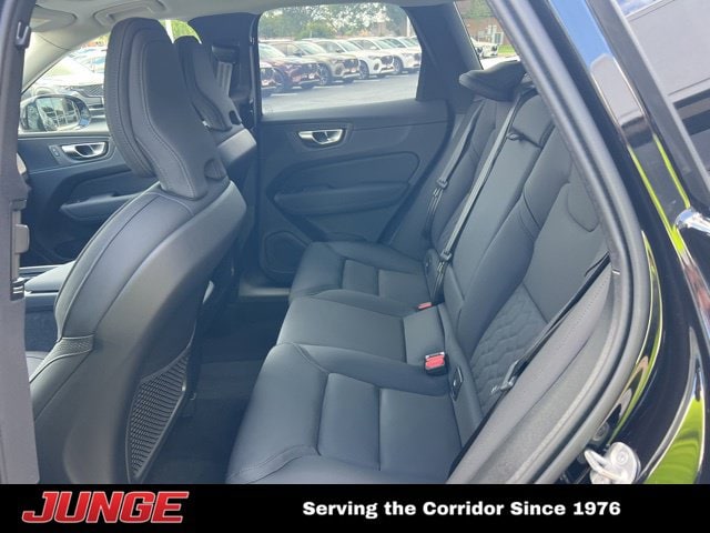 2026 Volvo XC60 Plus - Photo 10