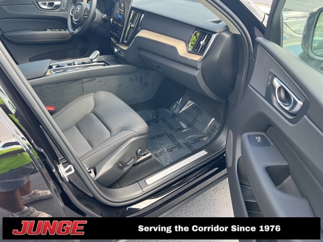 2026 Volvo XC60 Plus - Photo 16