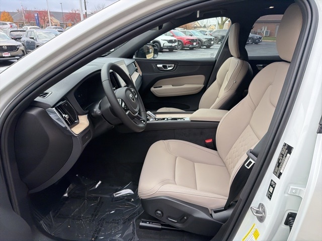 2026 Volvo XC60 Plus - Photo 9