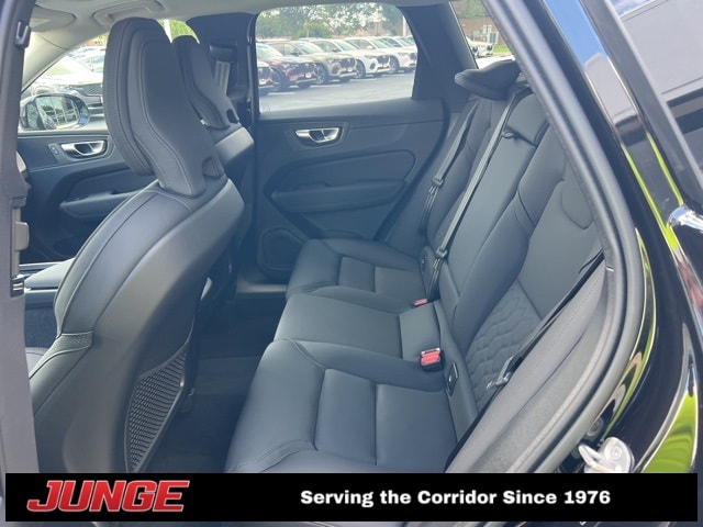 2026 Volvo XC60 Plus - Photo 10