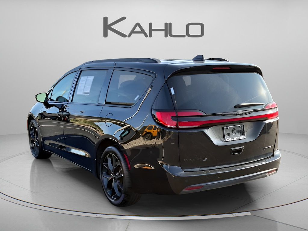 Used 2025 Chrysler Pacifica Limited Van Passenger Van