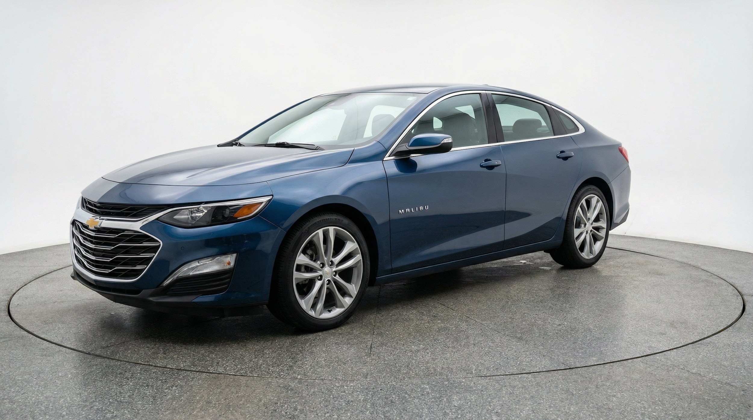 Thumbnail: 2024 Chevrolet Malibu - 3