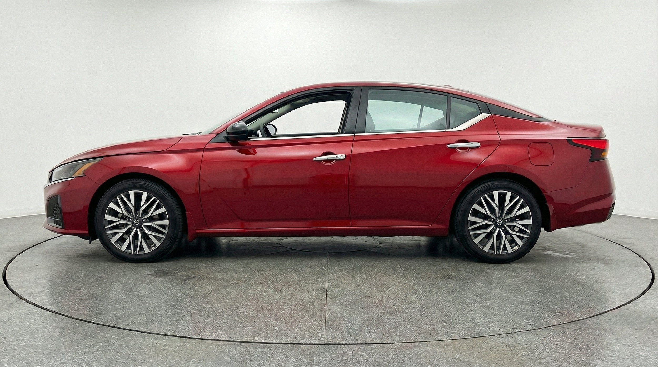Thumbnail: 2025 Nissan Altima - 5