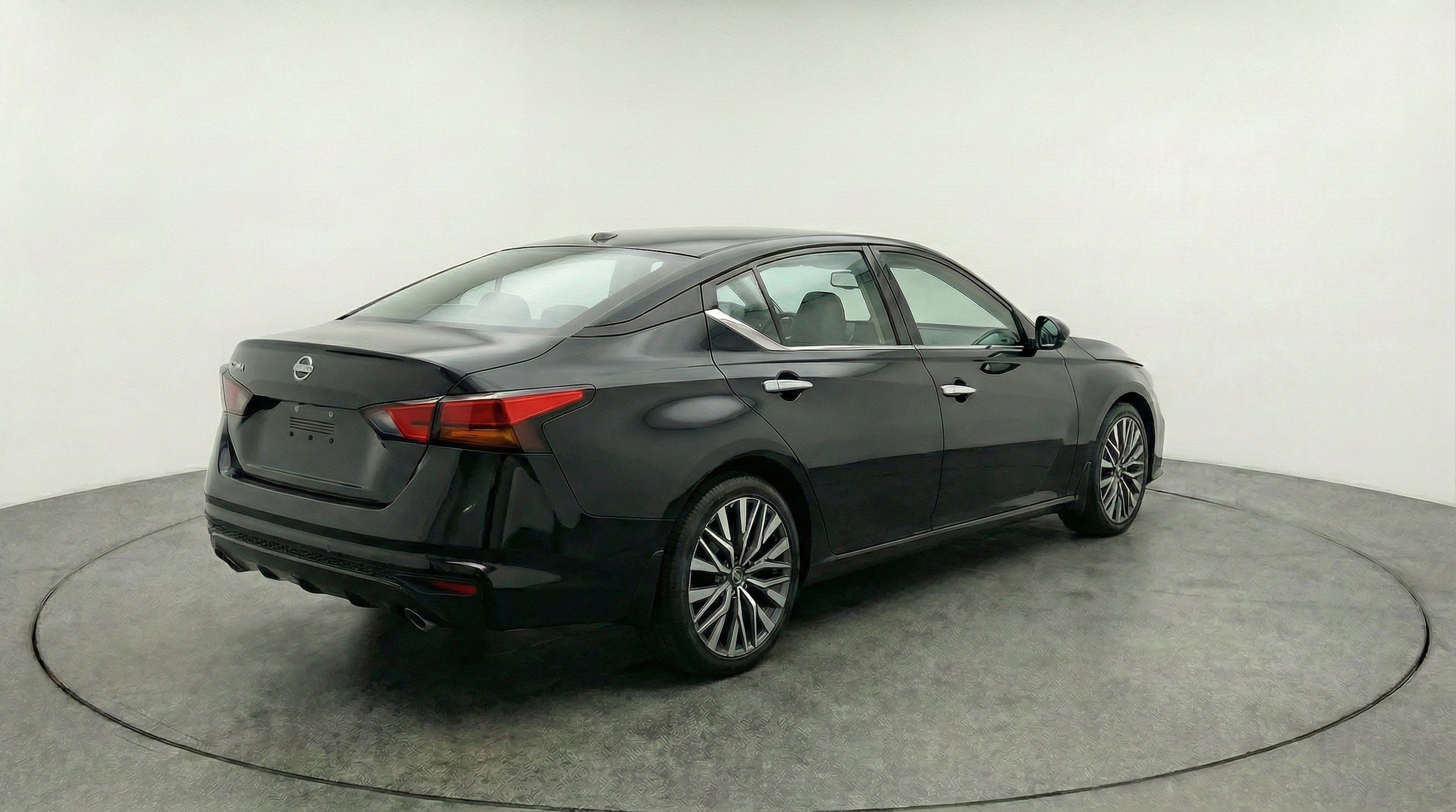Thumbnail: 2025 Nissan Altima - 9