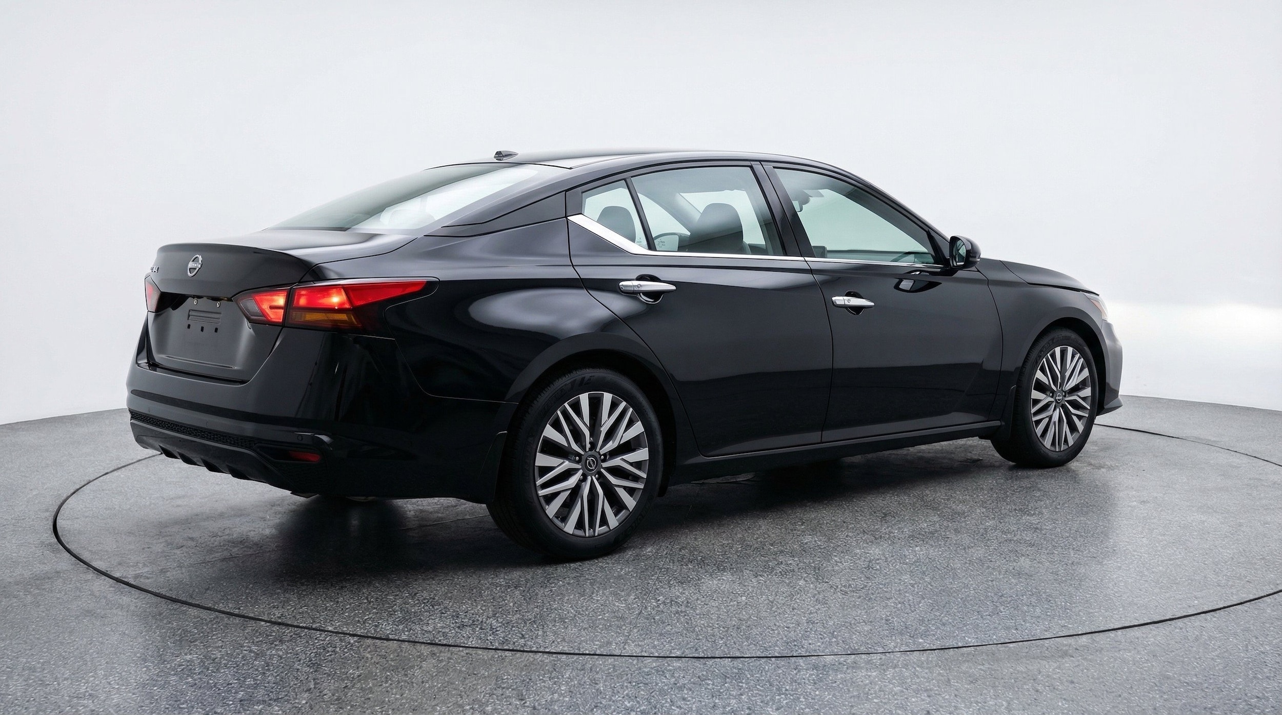 Thumbnail: 2025 Nissan Altima - 9