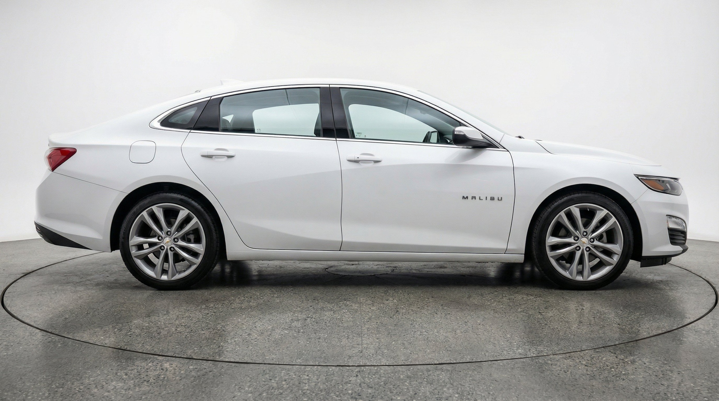 Thumbnail: 2024 Chevrolet Malibu - 10