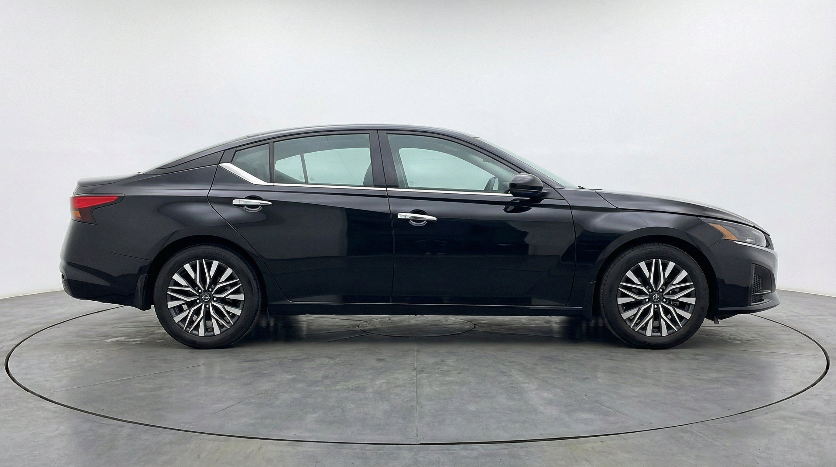 Thumbnail: 2025 Nissan Altima - 10