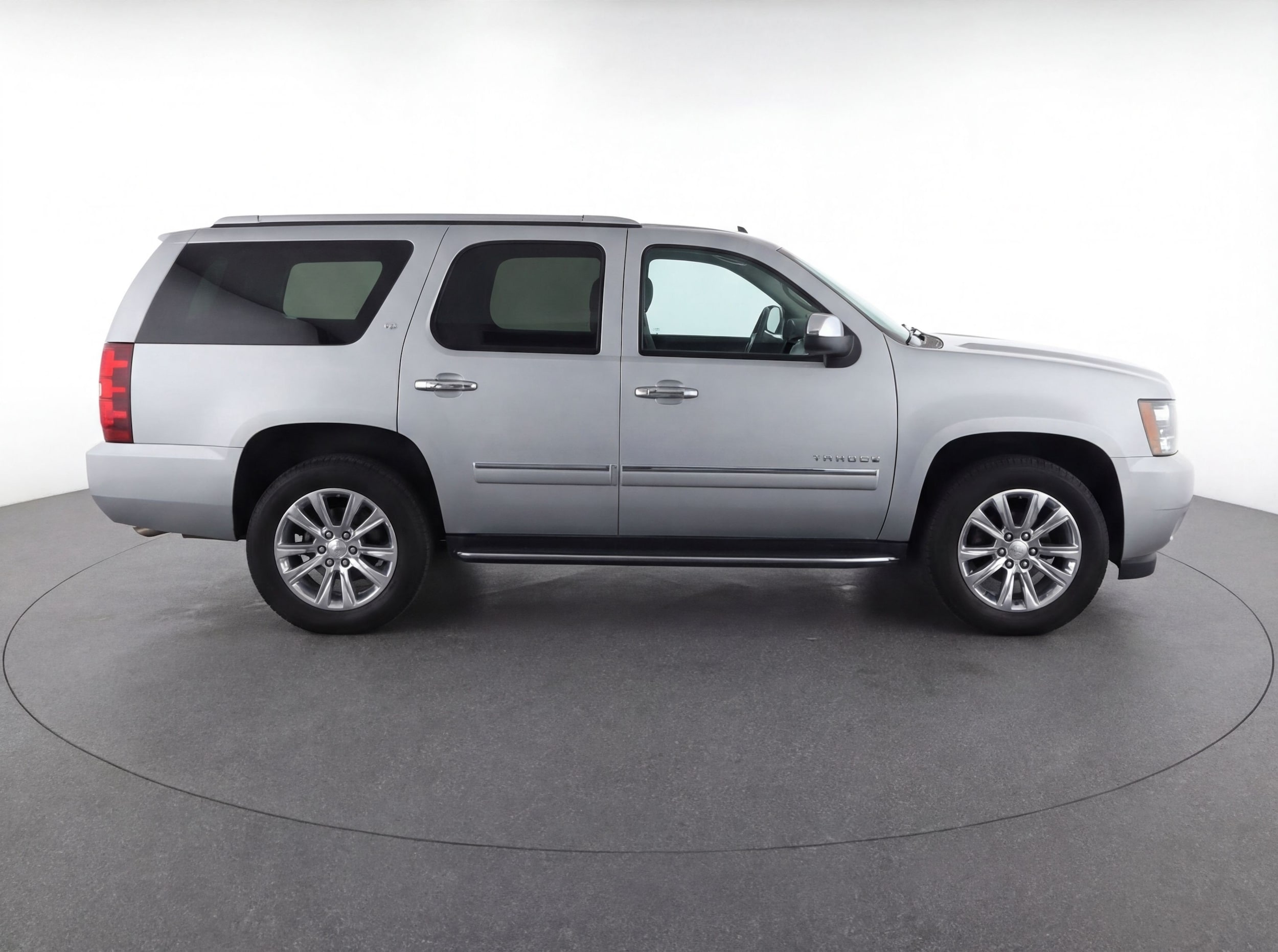 Thumbnail: 2023 Chevrolet Tahoe - 10