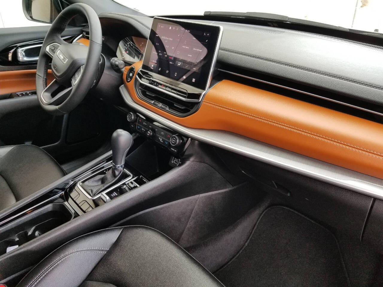 2025 Jeep Compass Limited - Photo 11