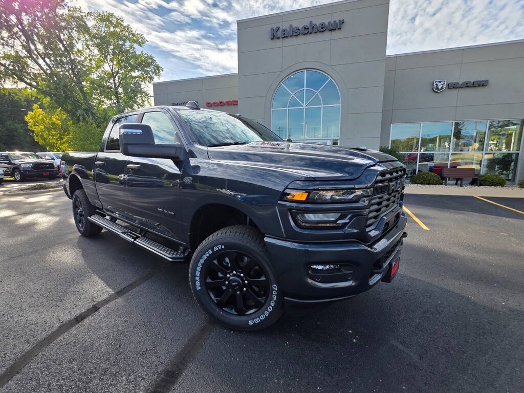 New 2027 Ram 2500 BIG HORN CREW CAB 4X4 6'4 BOX Pickup
