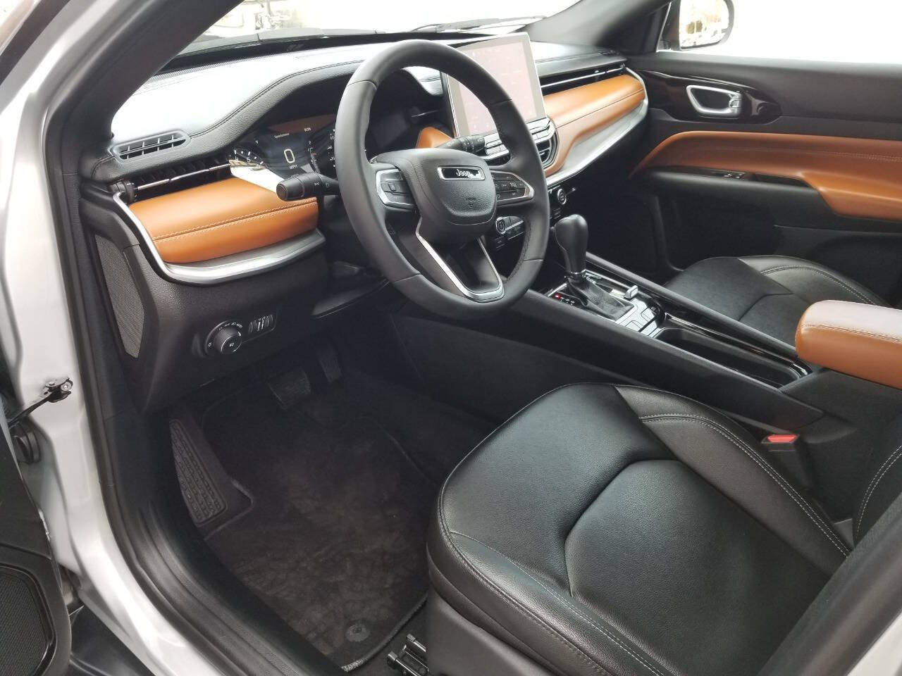 2025 Jeep Compass Limited - Photo 8