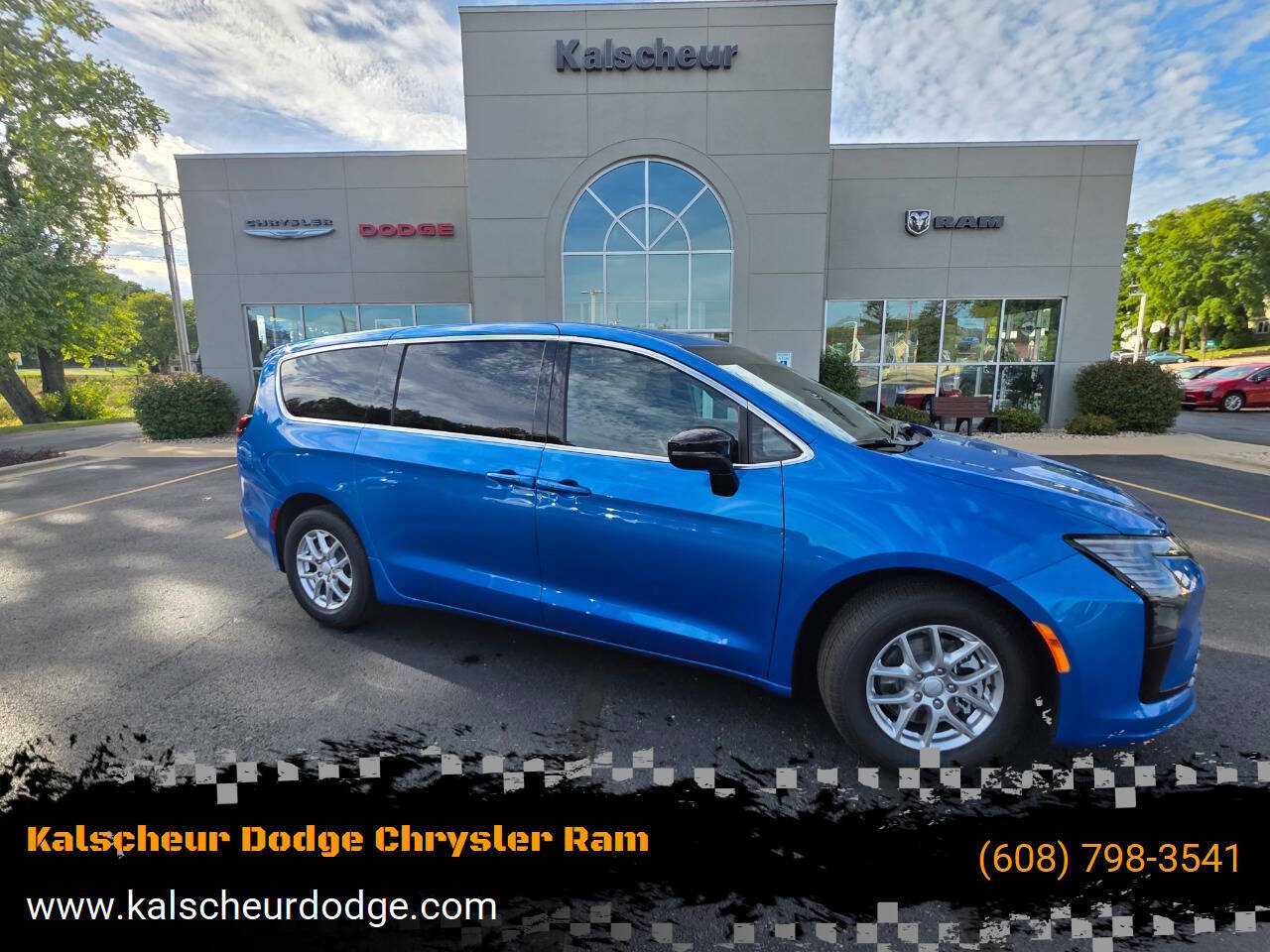 2027 Chrysler Pacifica Select
