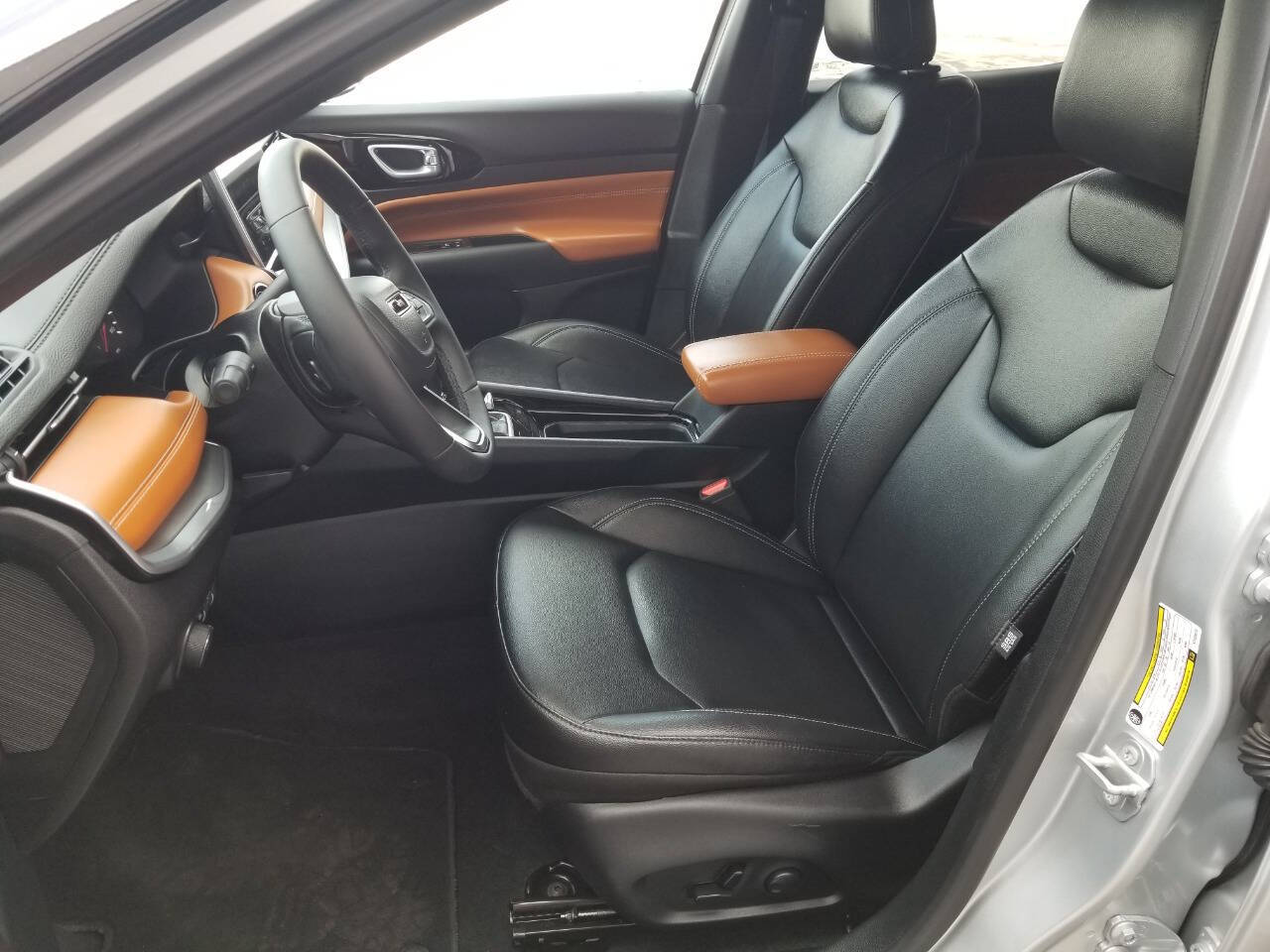 2025 Jeep Compass Limited - Photo 9